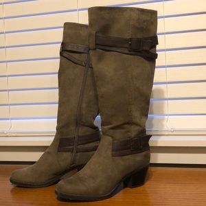 Green and Brown Boots Size 8
